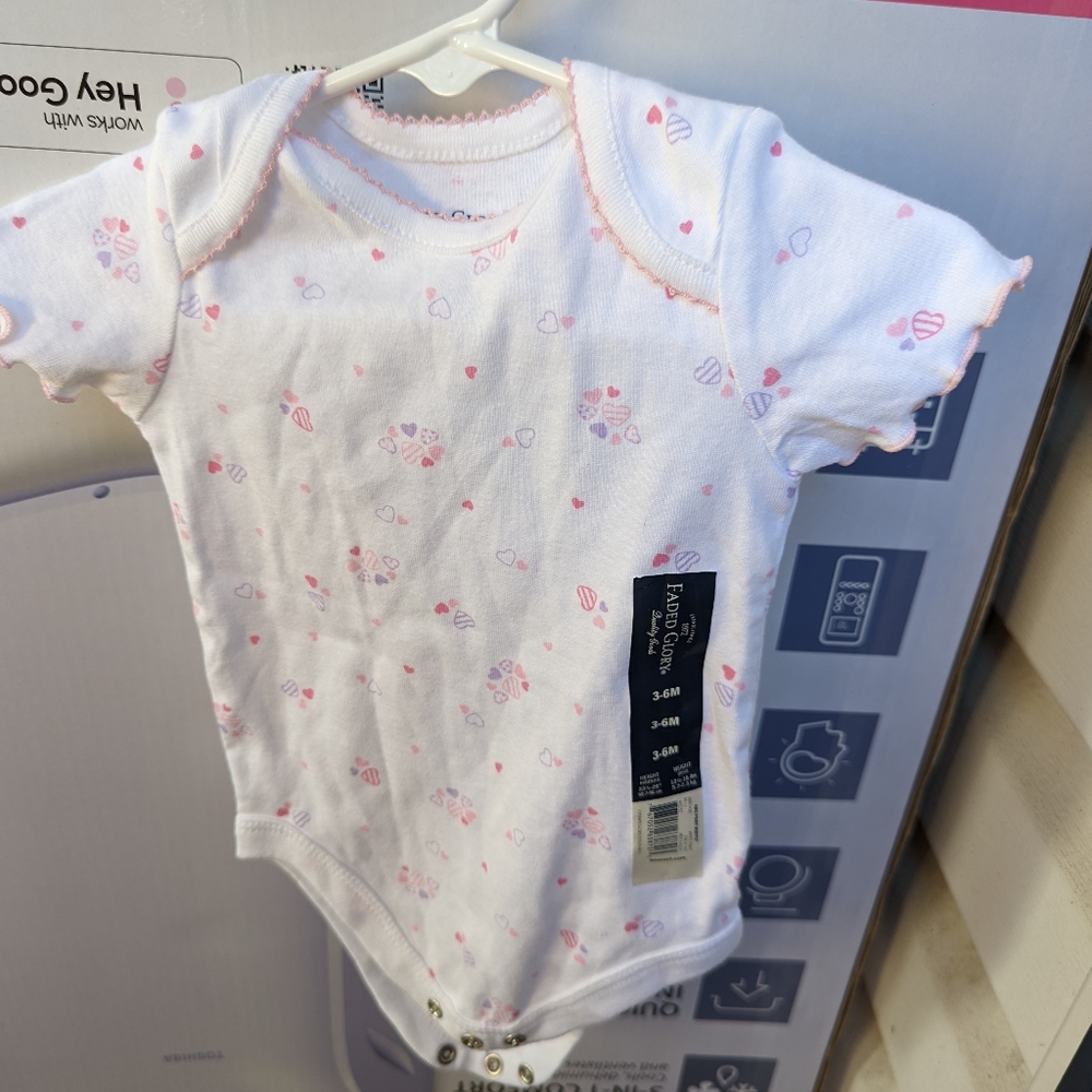 Baby girl's onesie and pant